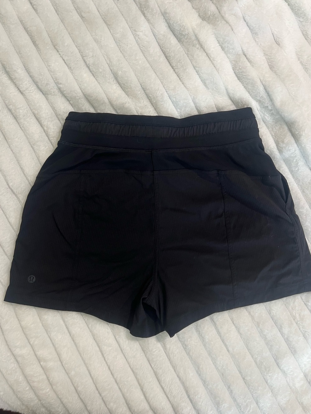 🖤Lululemon Dance Studio Mid-Rise Shorts – Black – Size 4 🖤 - Picture 4 of 8
